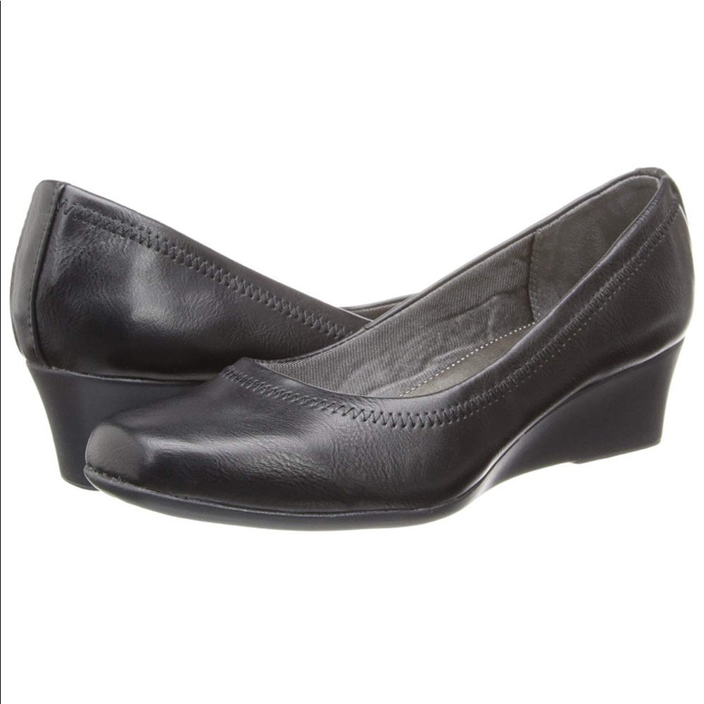 Black wedge heels